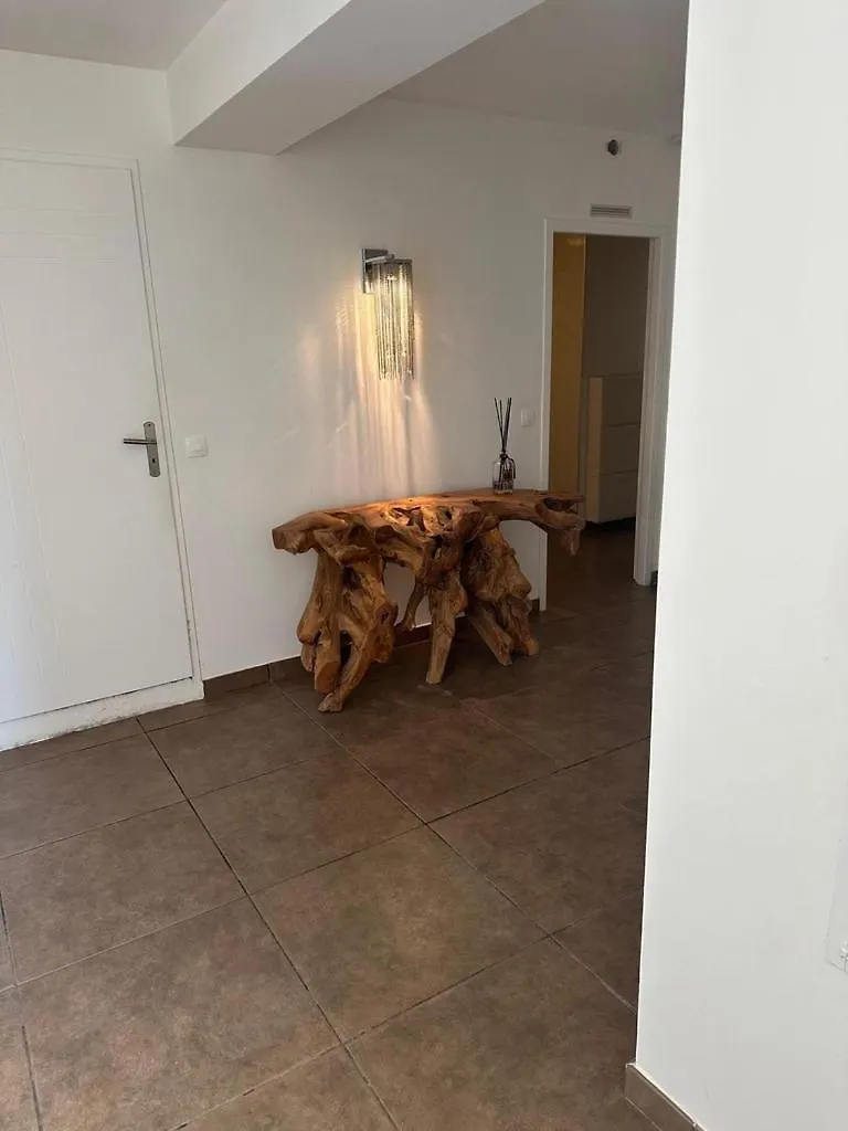 Appartement De Prestige Avec Piscine Laouque France