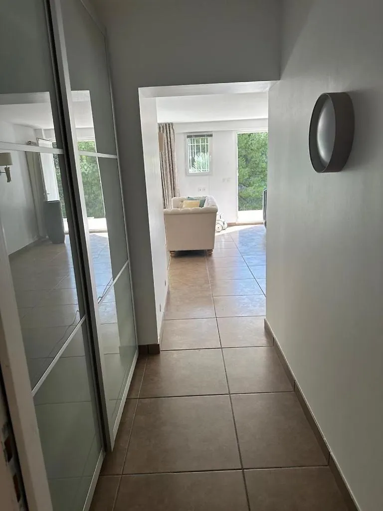 Appartement De Prestige Avec Piscine Laouque 0*,