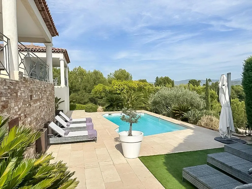 Appartement De Prestige Avec Piscine Laouque
